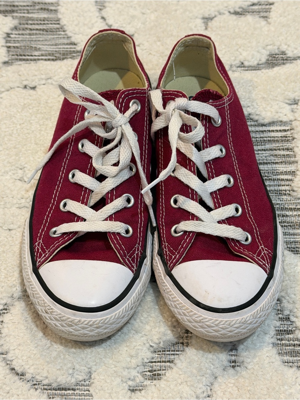 Converse Kids Low-Top Canvas Sneakers in Burgundy size 2 VGUC
